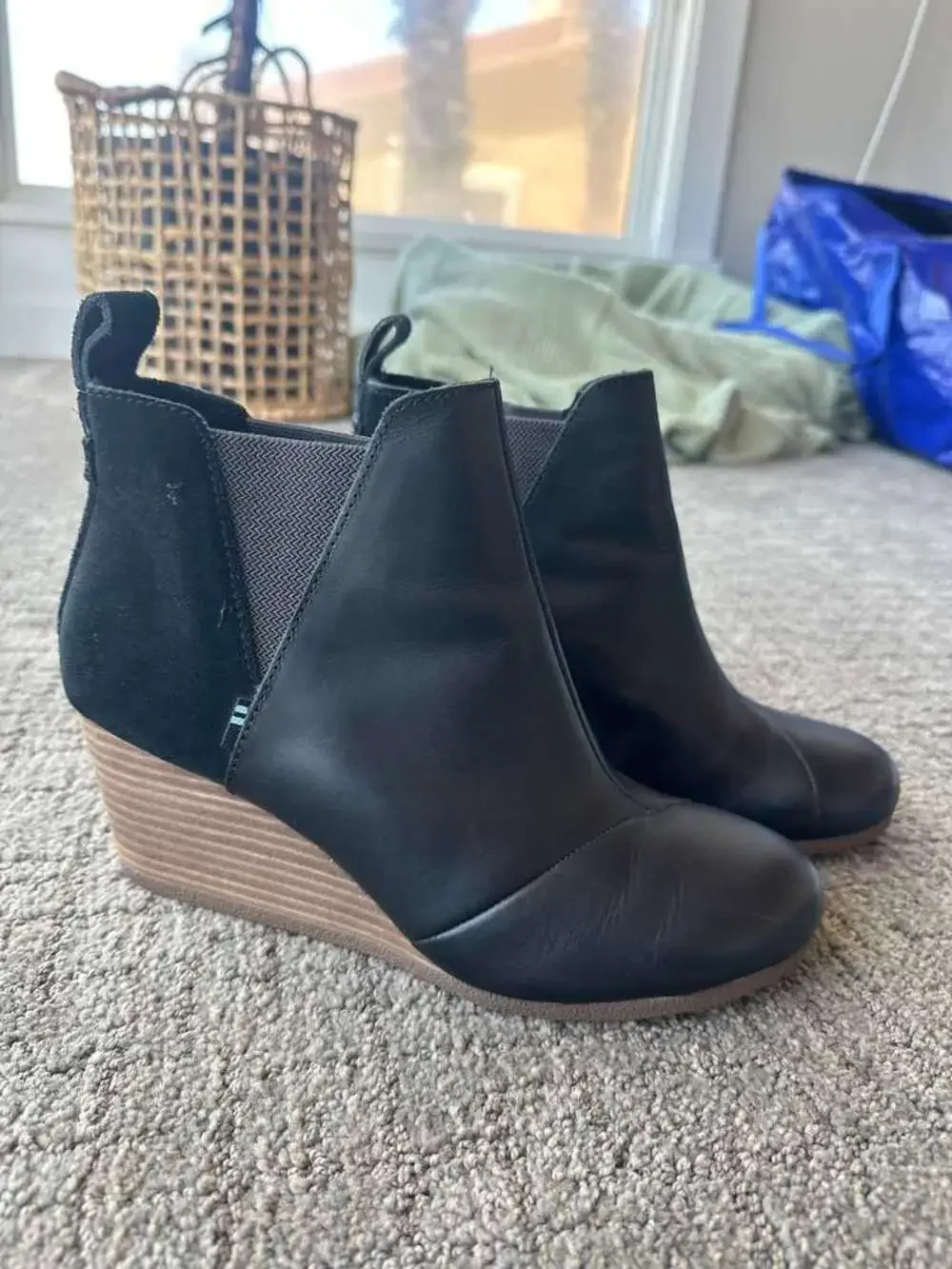 TOMS Black Leather Suede Chelsea Wedge Ankle Bootie Boho Chic - Size 7.5